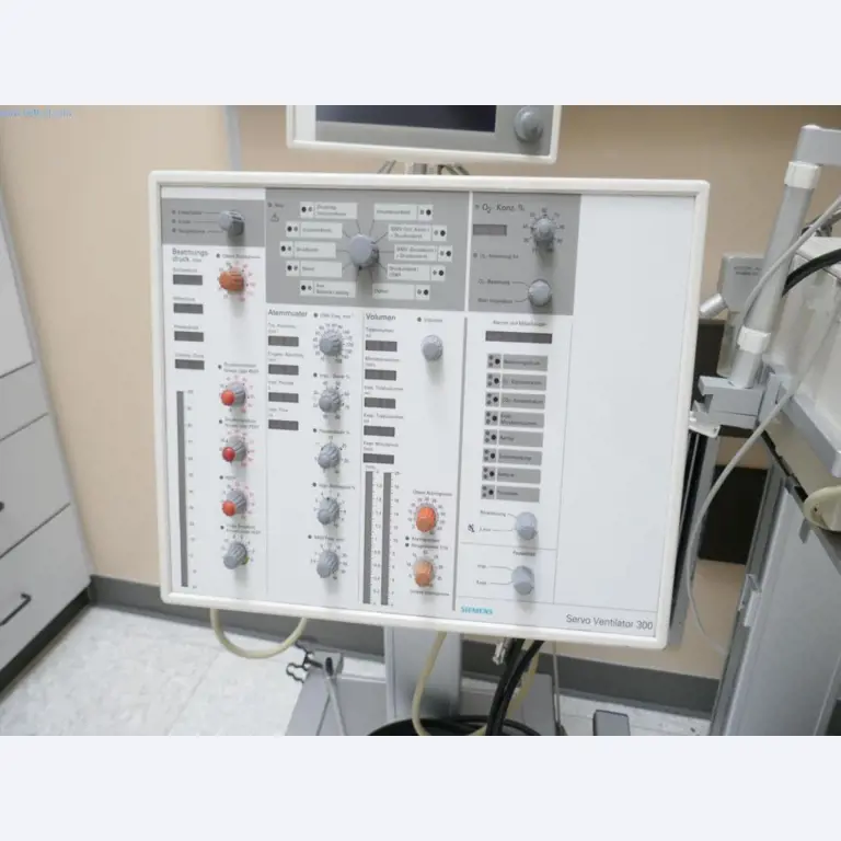 Nemocniční vybavení a IT zařízení-3