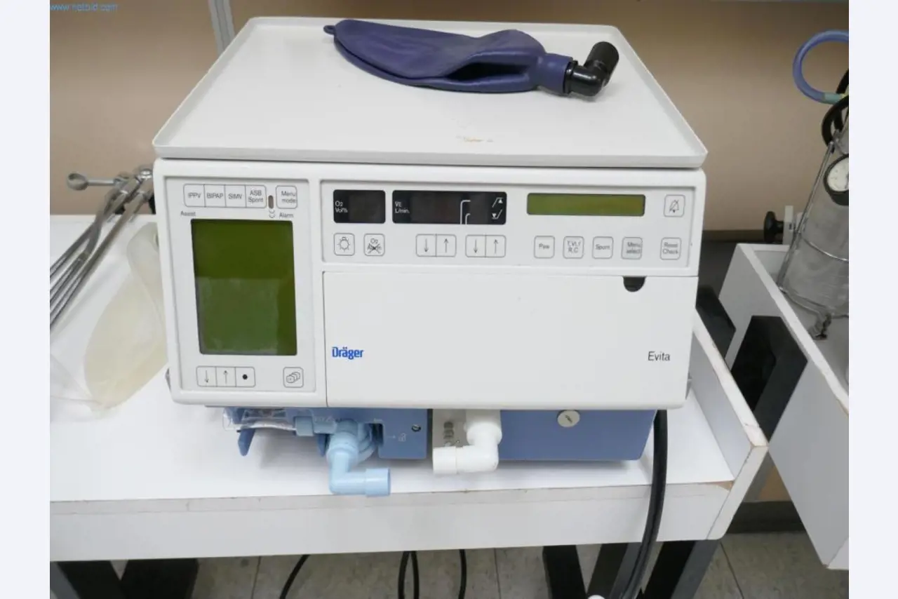 Nemocniční vybavení a IT zařízení-7