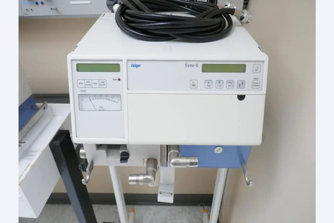 Nemocniční vybavení a IT zařízení-9