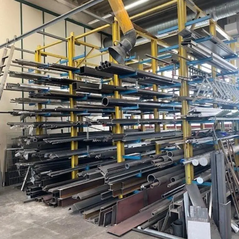 Long material cantilever storage rack