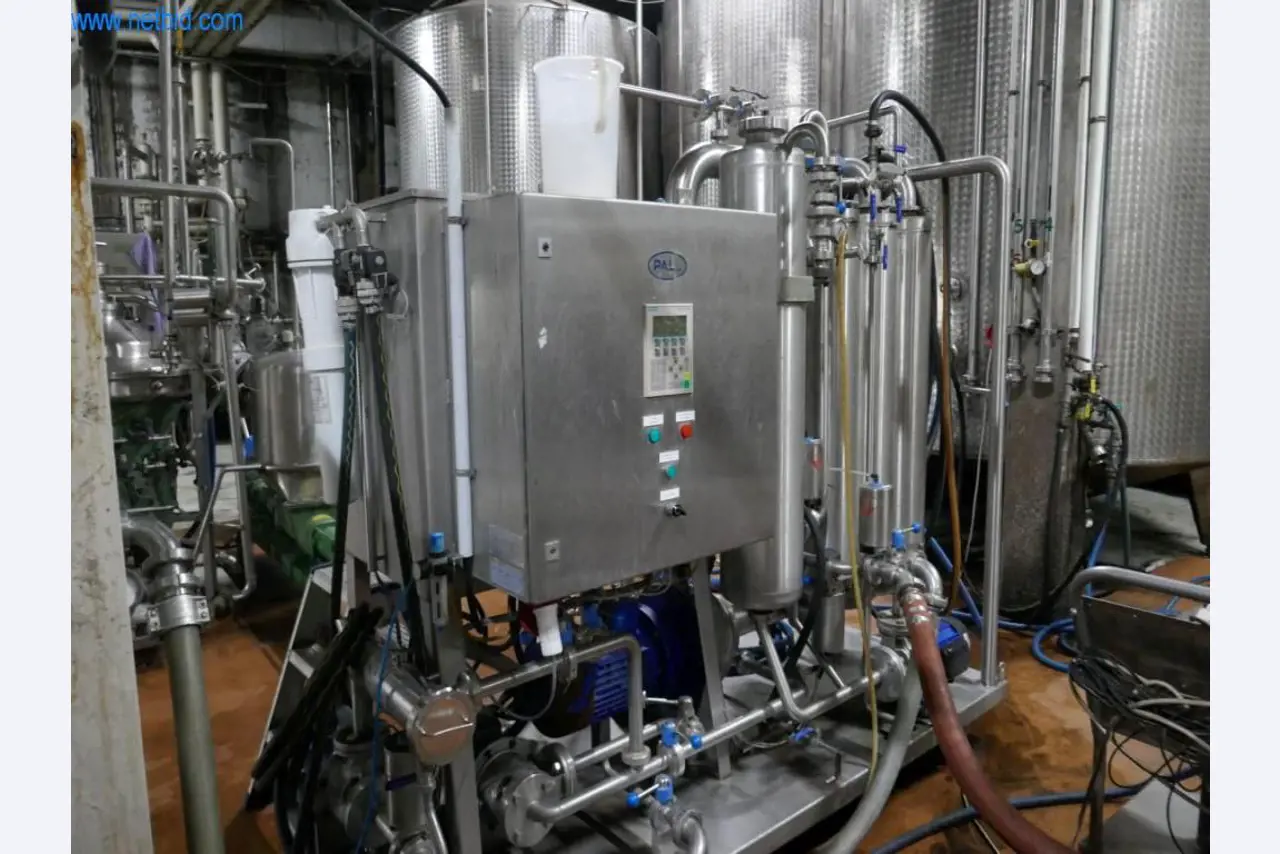 Máquinas, acessórios para máquinas, veículos e armazém de vinhos espumantes-1