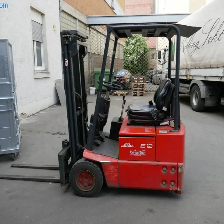 Three-wheel electric forklift truck Linde E12-02