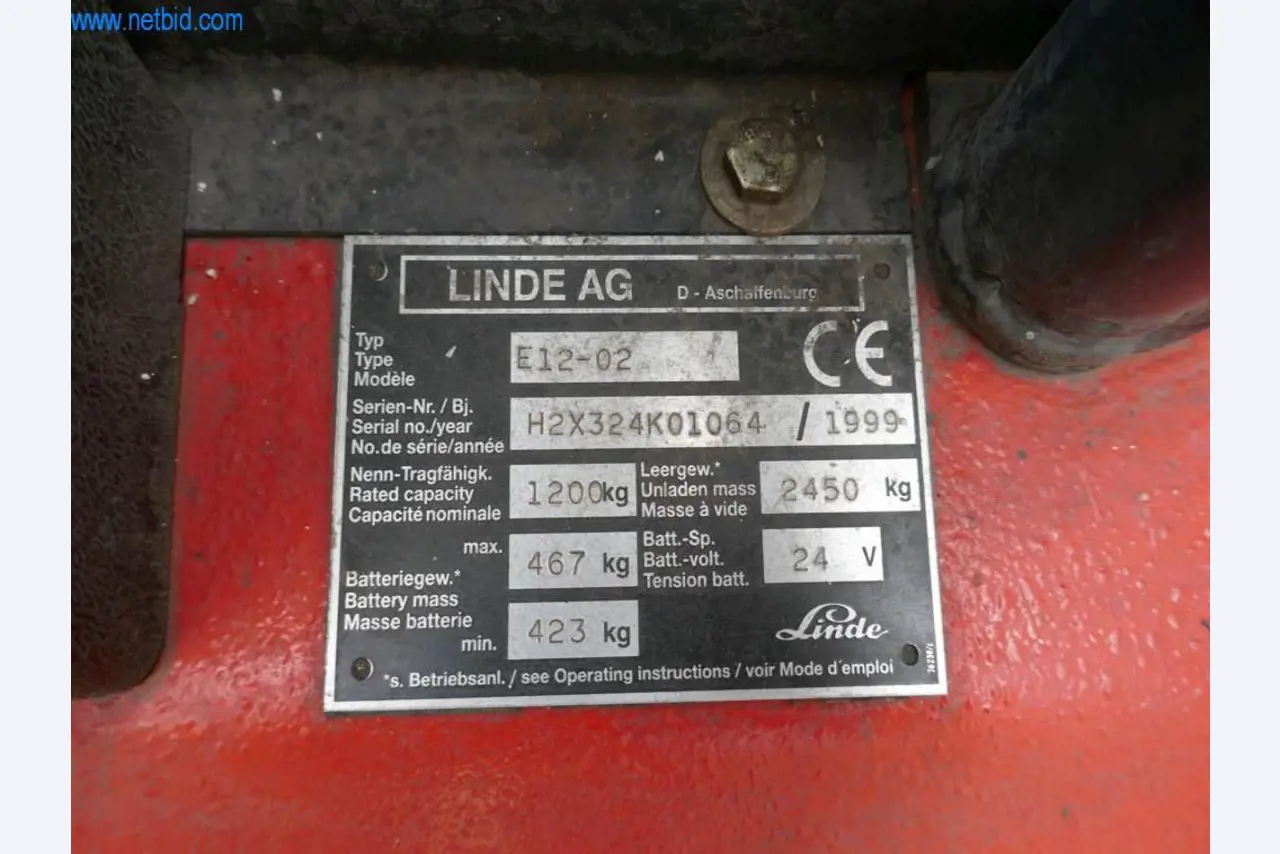 Maschinen, Maschinenzubehör, Fahrzeuge und Sekt-Warenlager-3