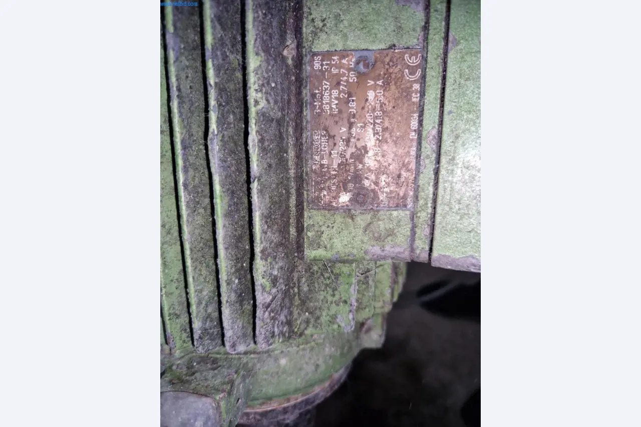 Máquinas, acessórios para máquinas, veículos e armazém de vinhos espumantes-2