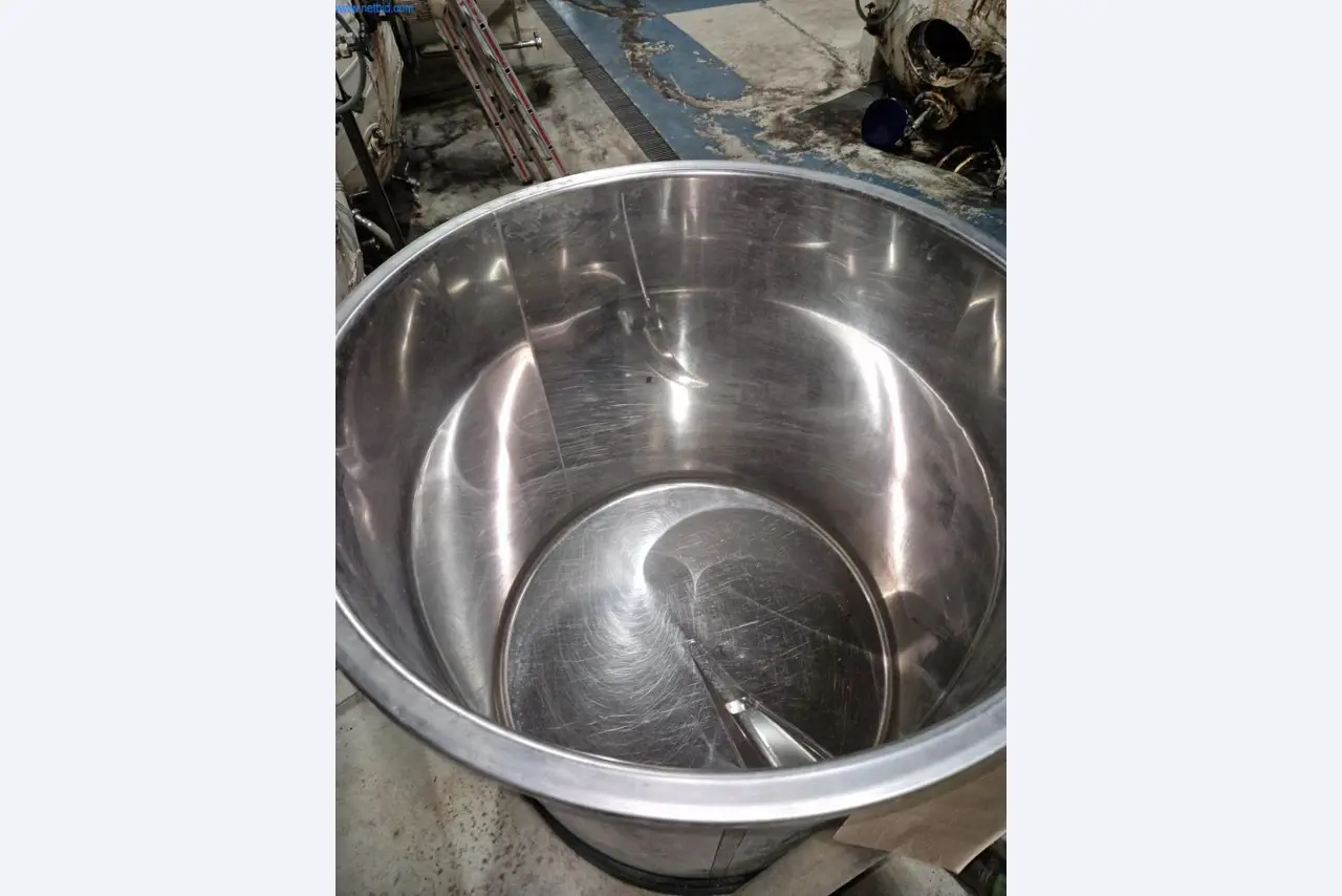 Máquinas, acessórios para máquinas, veículos e armazém de vinhos espumantes-3