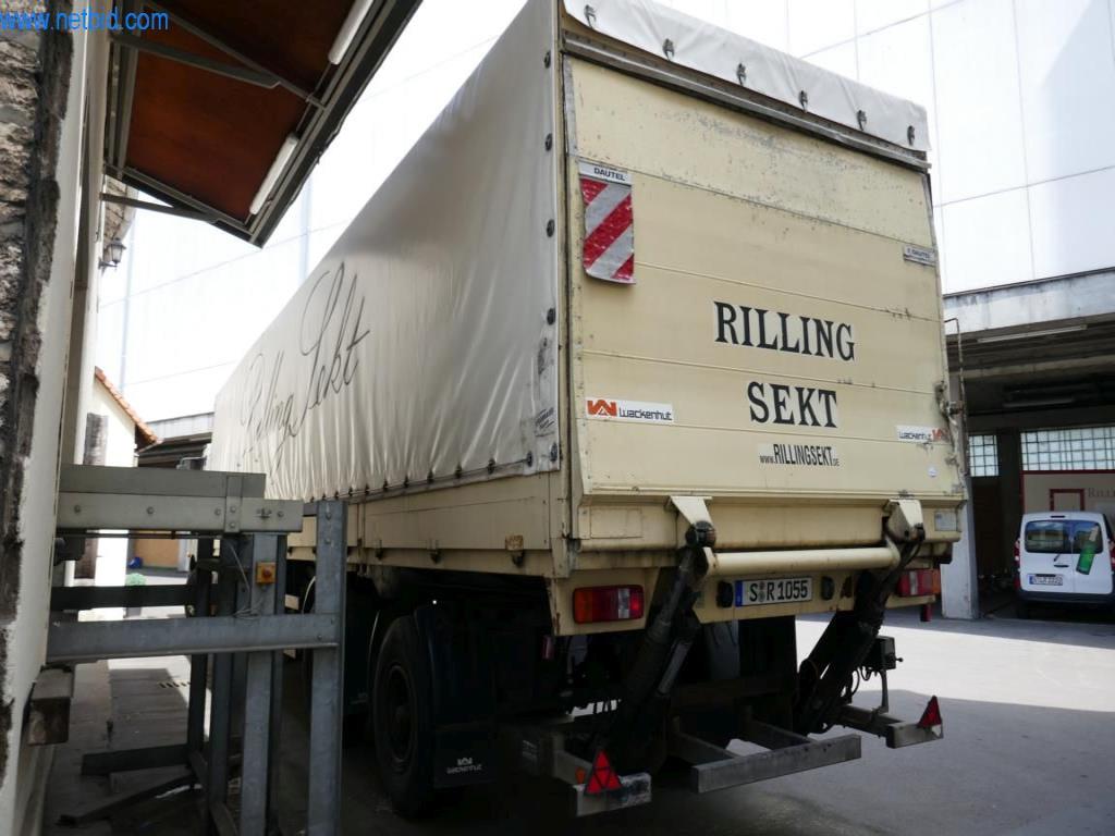 Machines, accessoires de machines, véhicules et stock de vins mousseux-4