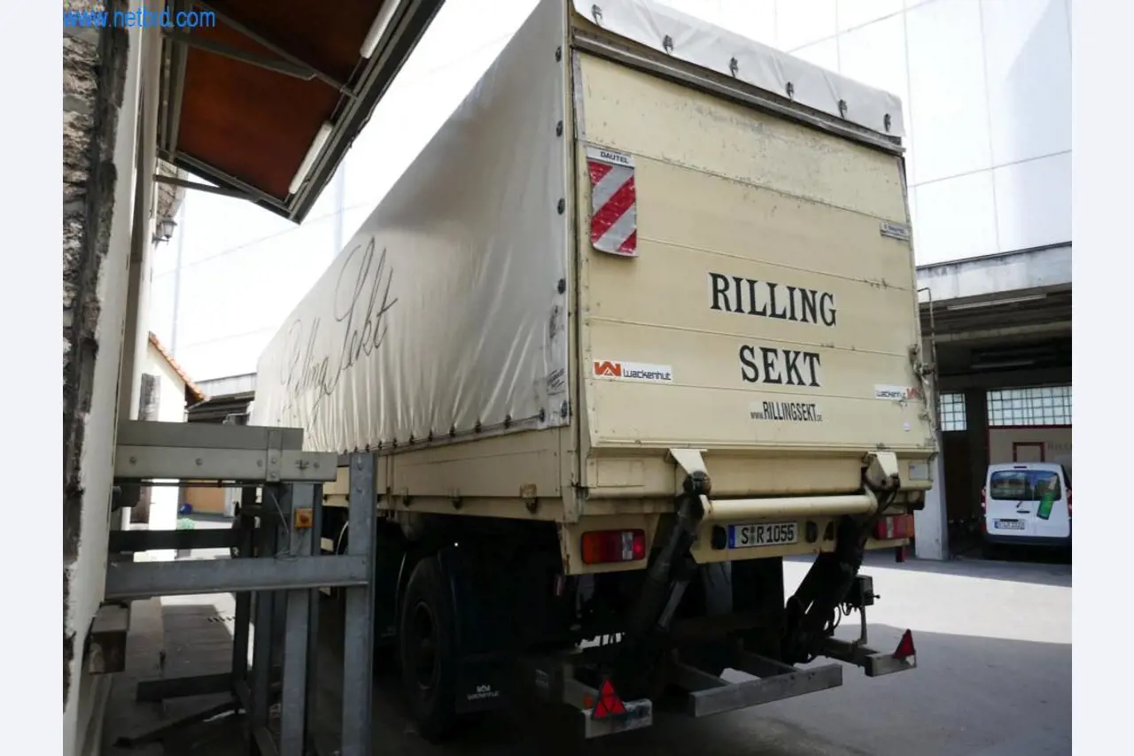 Máquinas, acessórios para máquinas, veículos e armazém de vinhos espumantes-4