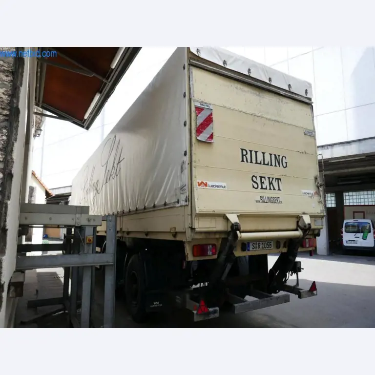 Máquinas, acessórios para máquinas, veículos e armazém de vinhos espumantes-4