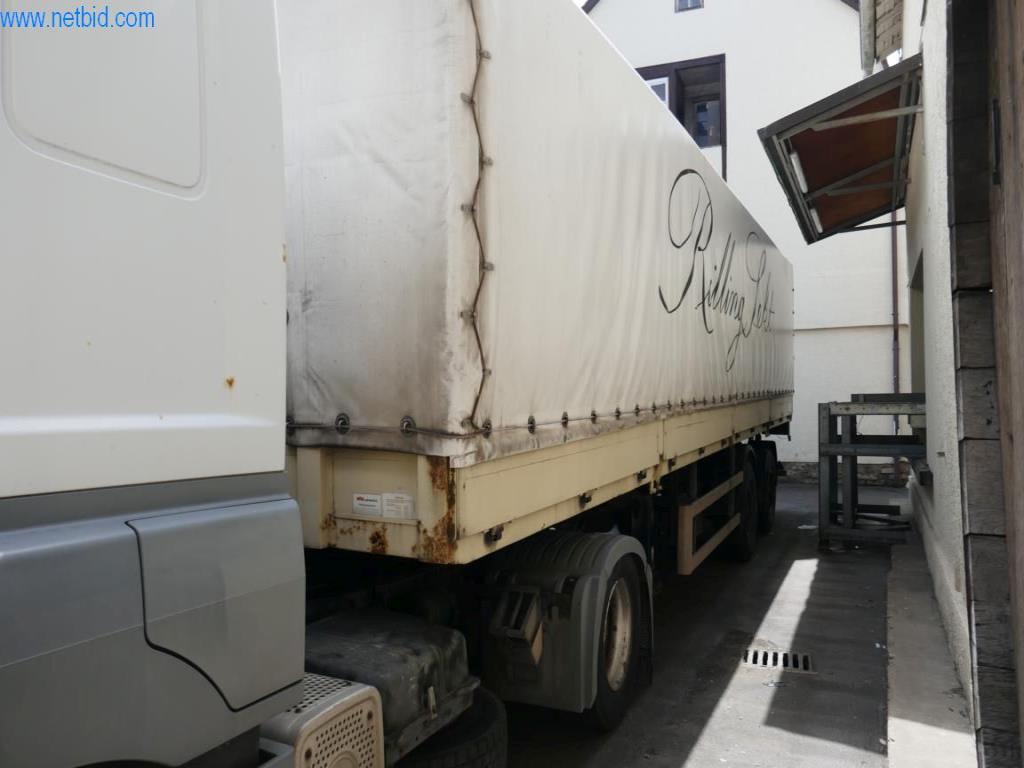 Machines, accessoires de machines, véhicules et stock de vins mousseux-5