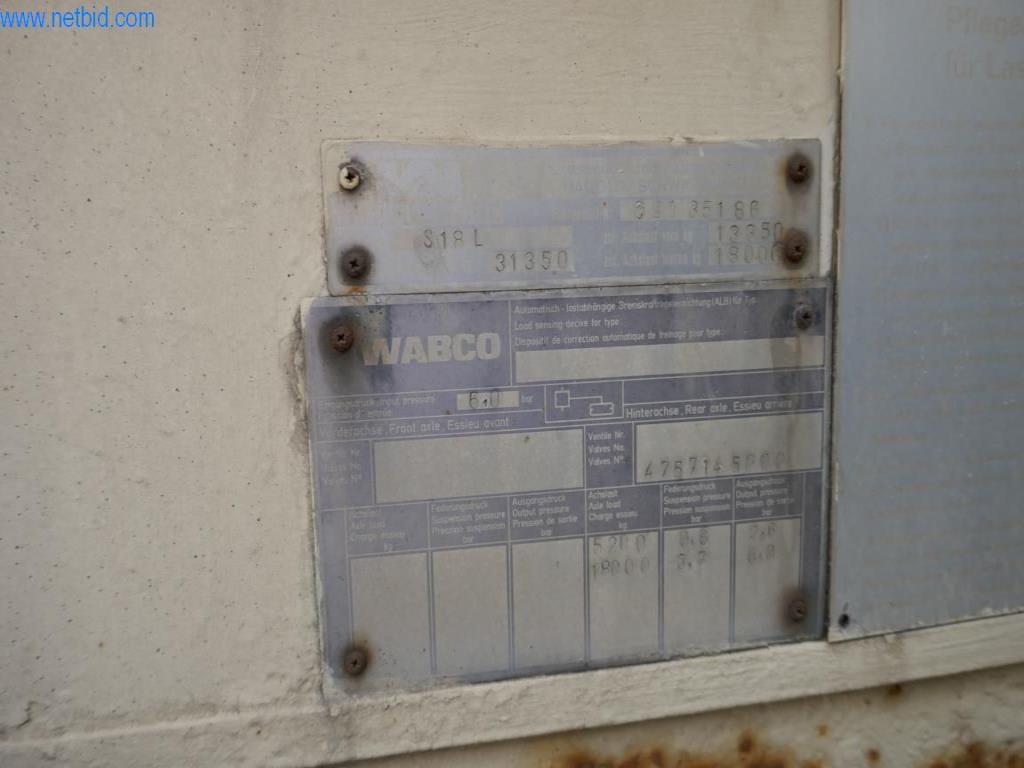 Machines, accessoires de machines, véhicules et stock de vins mousseux-6