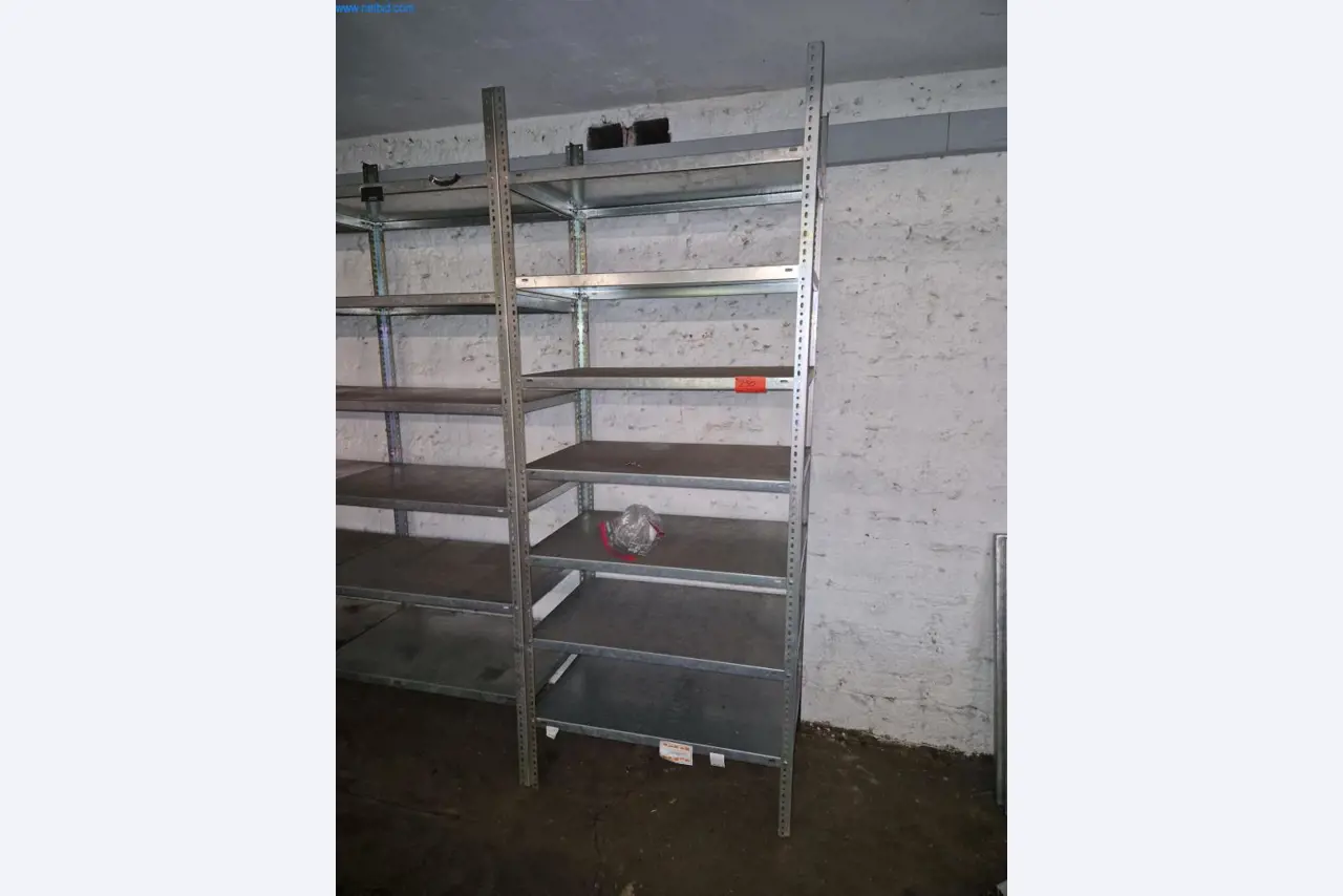 Stroje, příslušenství strojů, vozidla a sklad šumivého vína-1