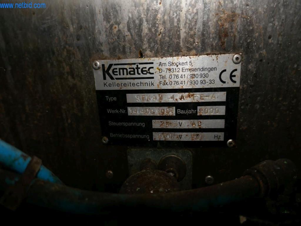 Stroje, příslušenství strojů, vozidla a sklad šumivého vína-7