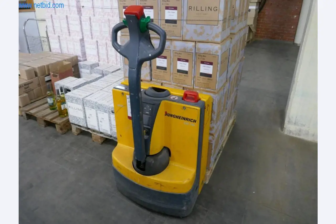 Máquinas, acessórios para máquinas, veículos e armazém de vinhos espumantes-1