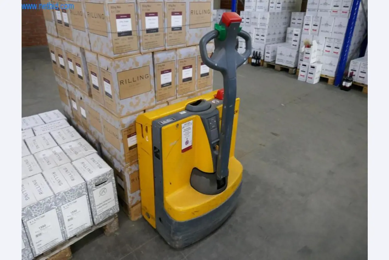 Máquinas, acessórios para máquinas, veículos e armazém de vinhos espumantes-2