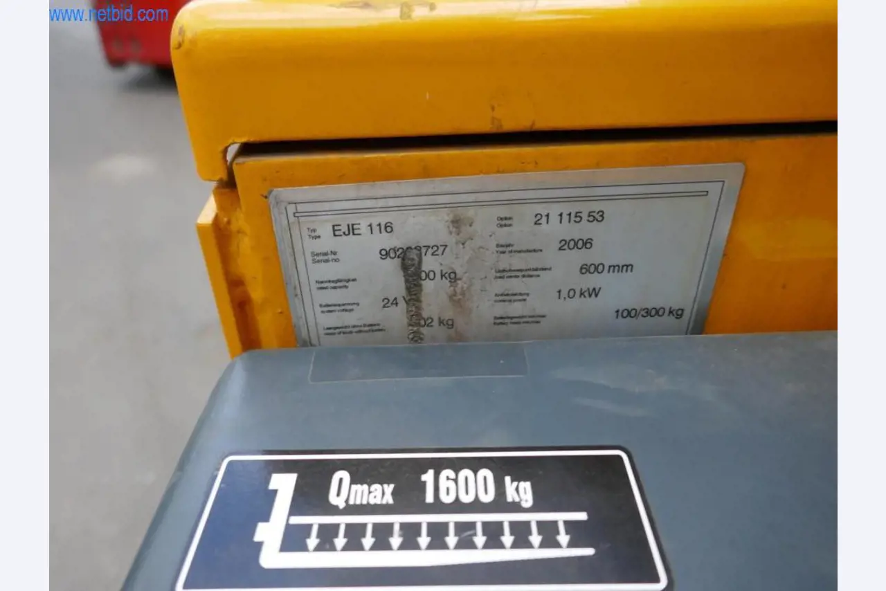 Máquinas, acessórios para máquinas, veículos e armazém de vinhos espumantes-3