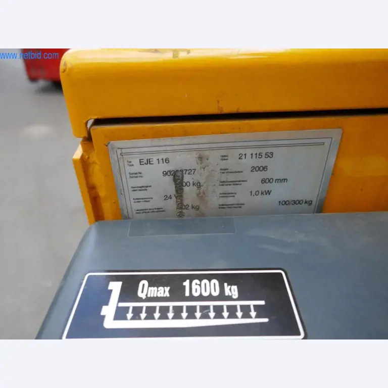 Máquinas, acessórios para máquinas, veículos e armazém de vinhos espumantes-3