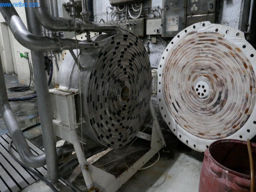 Machines, accessoires de machines, véhicules et stock de vins mousseux-2