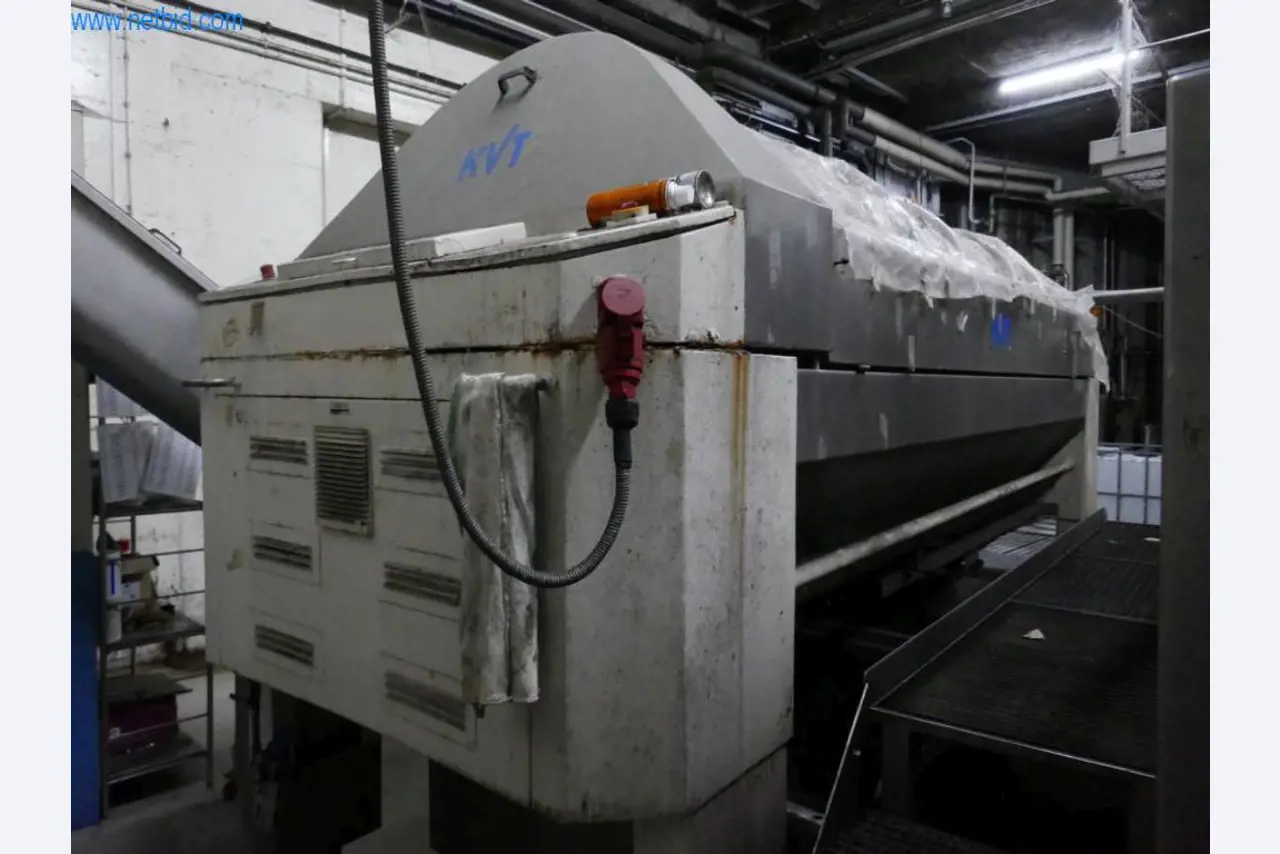 Máquinas, acessórios para máquinas, veículos e armazém de vinhos espumantes-1