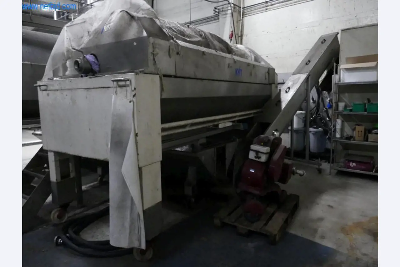 Máquinas, acessórios para máquinas, veículos e armazém de vinhos espumantes-3