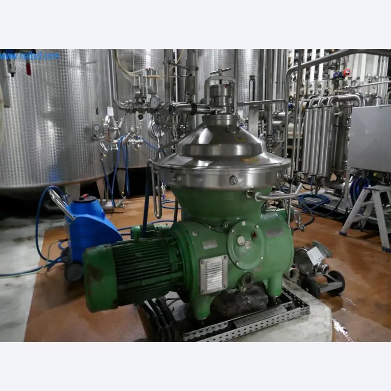 Machines, accessoires de machines, véhicules et stock de vins mousseux-1