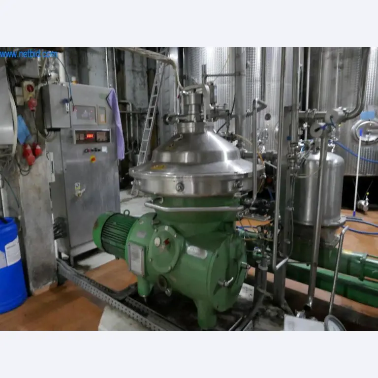 Machines, accessoires de machines, véhicules et stock de vins mousseux-2