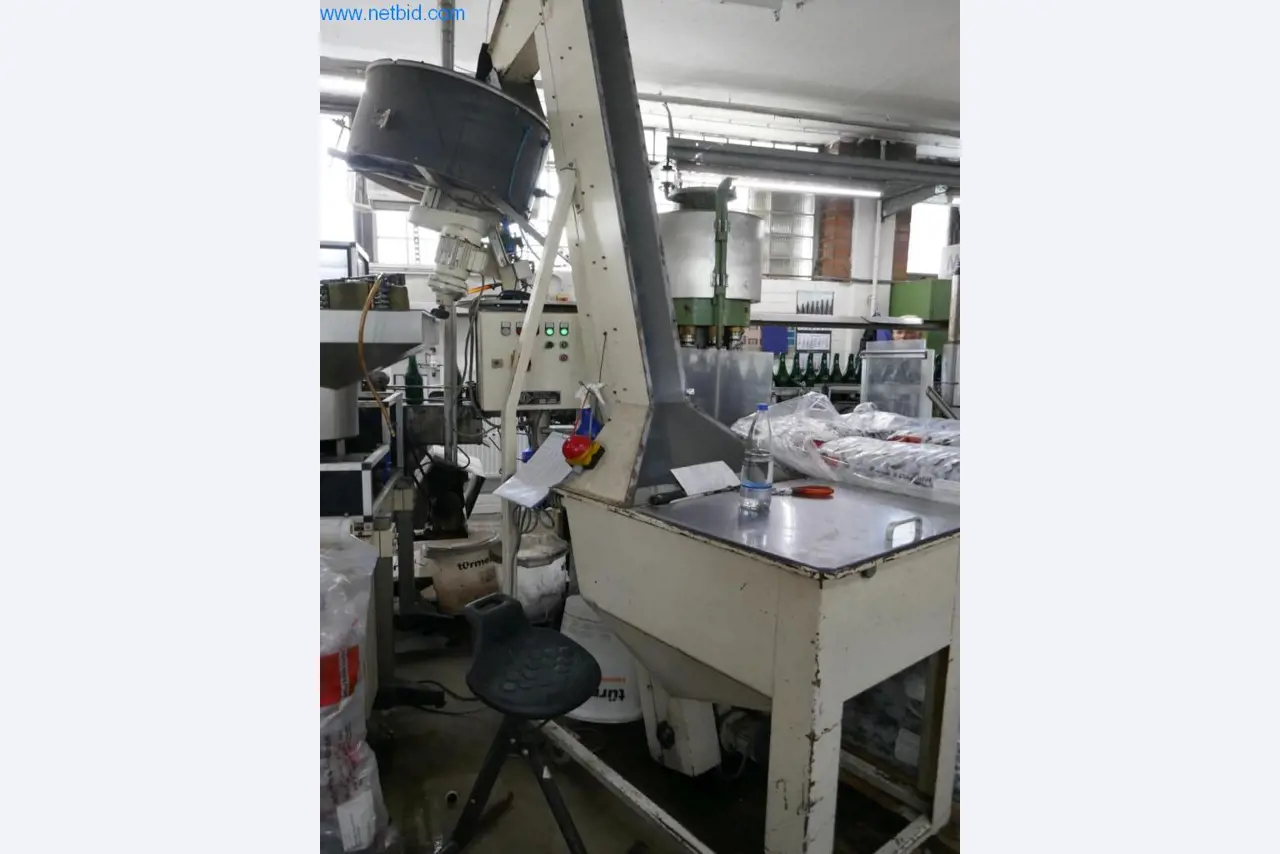 Máquinas, acessórios para máquinas, veículos e armazém de vinhos espumantes-36