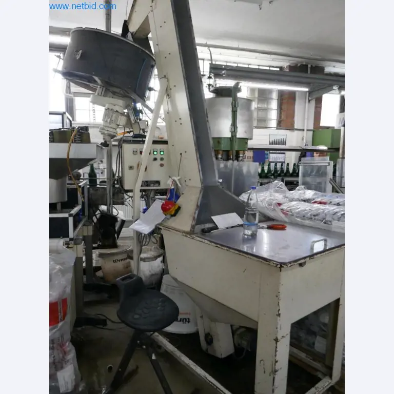 Máquinas, acessórios para máquinas, veículos e armazém de vinhos espumantes-36