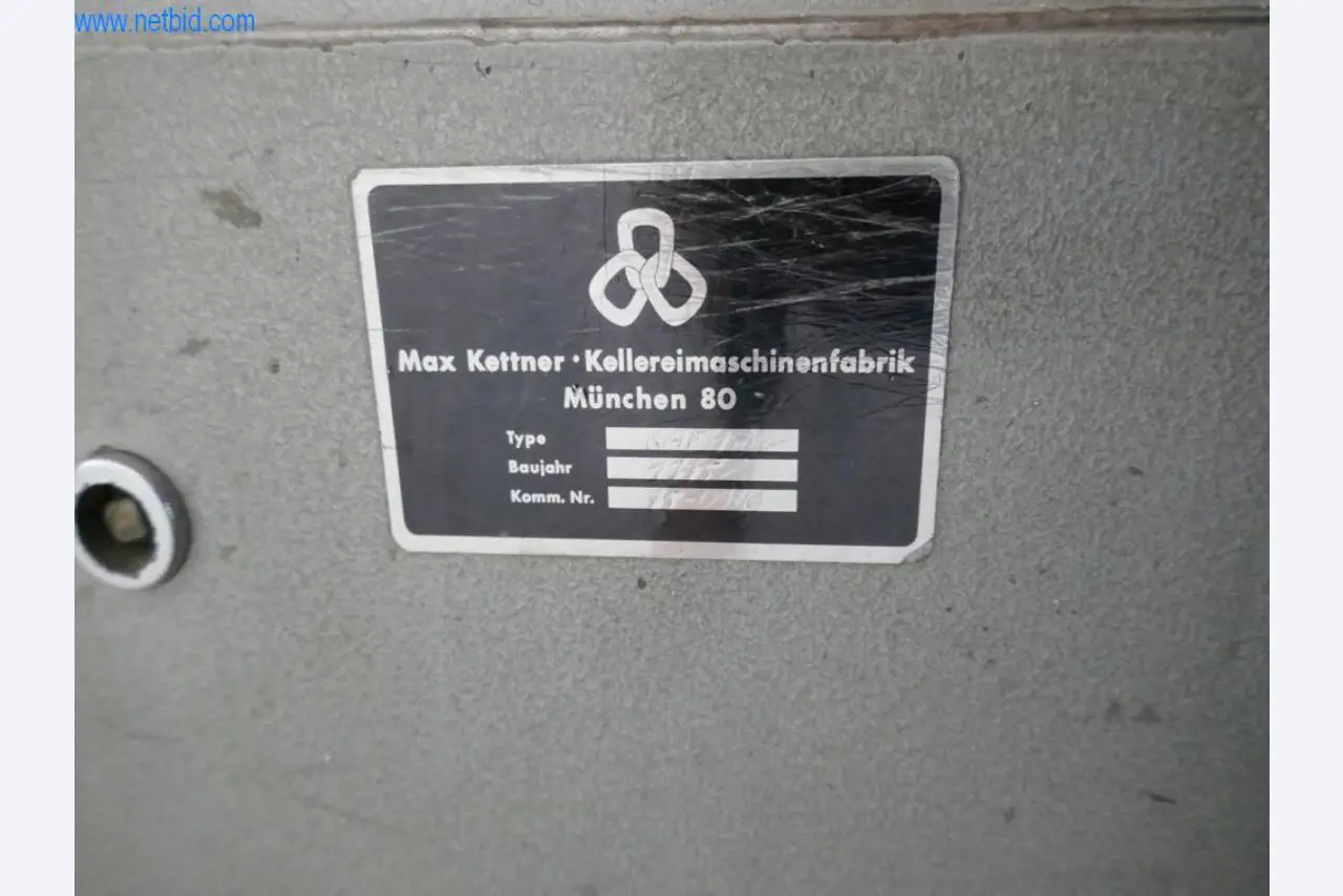 Máquinas, acessórios para máquinas, veículos e armazém de vinhos espumantes-71