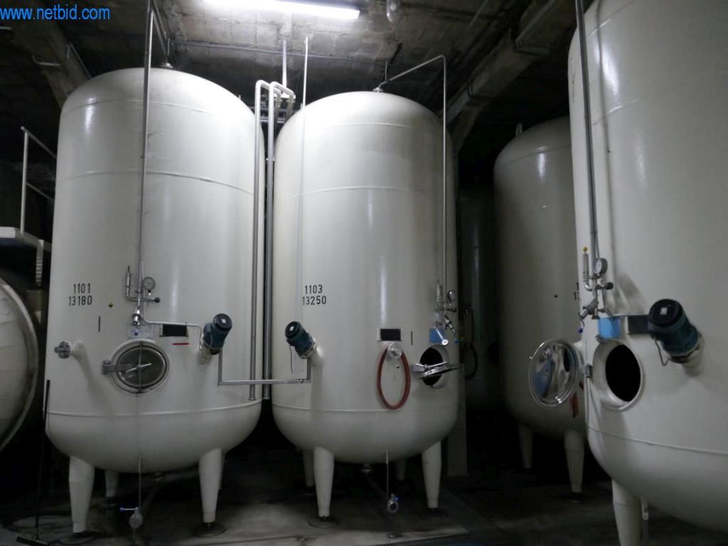 Machines, accessoires de machines, véhicules et stock de vins mousseux-1