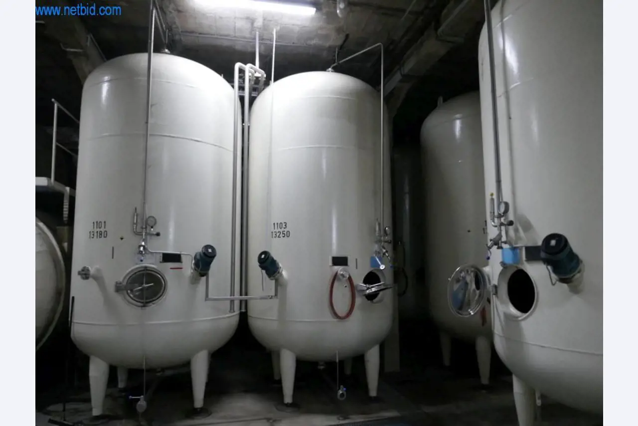 Máquinas, acessórios para máquinas, veículos e armazém de vinhos espumantes-1