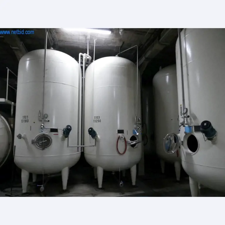 Máquinas, acessórios para máquinas, veículos e armazém de vinhos espumantes-1