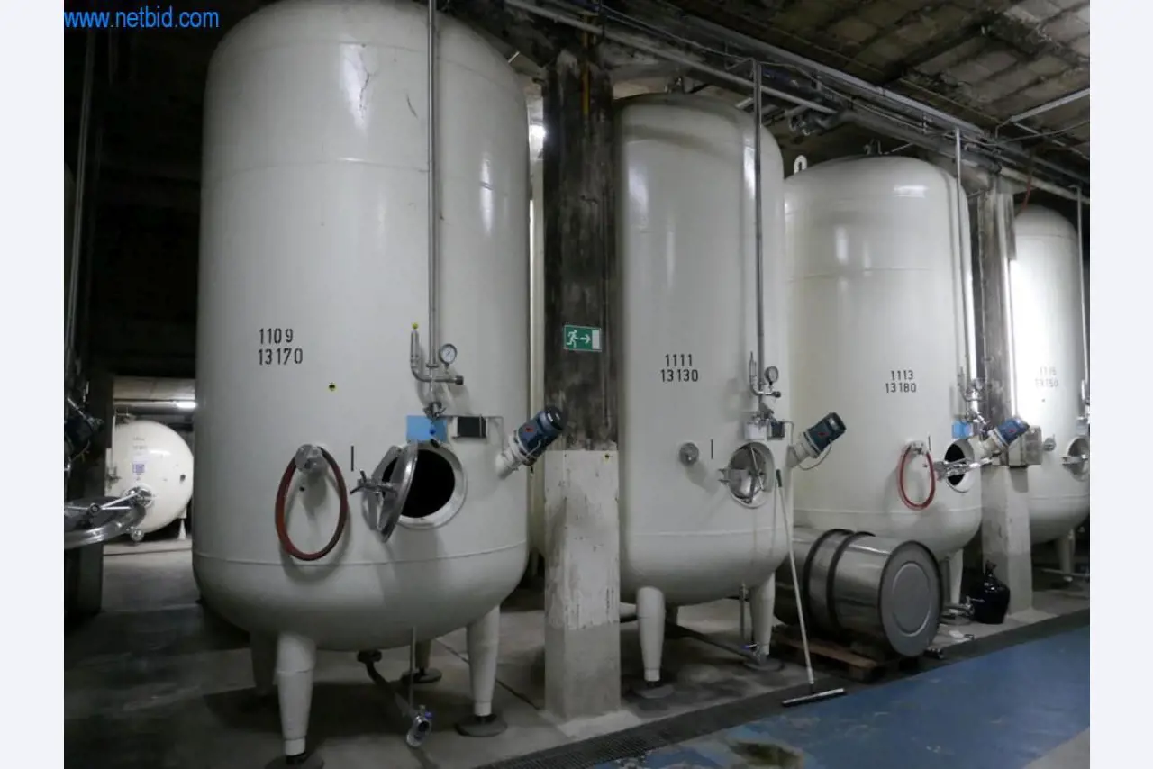 Máquinas, acessórios para máquinas, veículos e armazém de vinhos espumantes-2