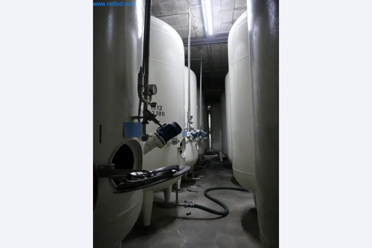 Máquinas, acessórios para máquinas, veículos e armazém de vinhos espumantes-4