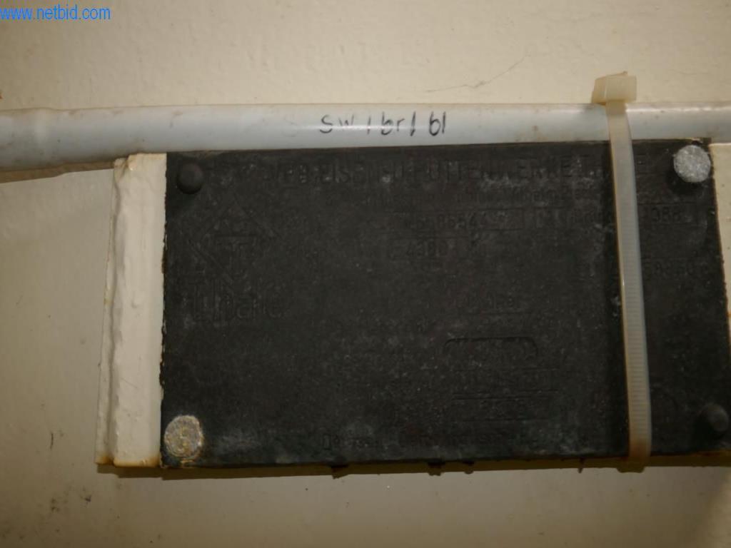 Machines, accessoires de machines, véhicules et stock de vins mousseux-7