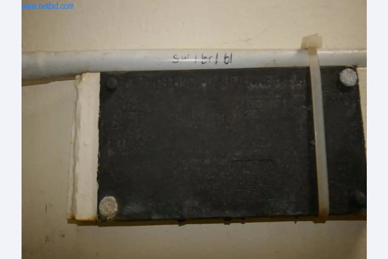 Máquinas, acessórios para máquinas, veículos e armazém de vinhos espumantes-7