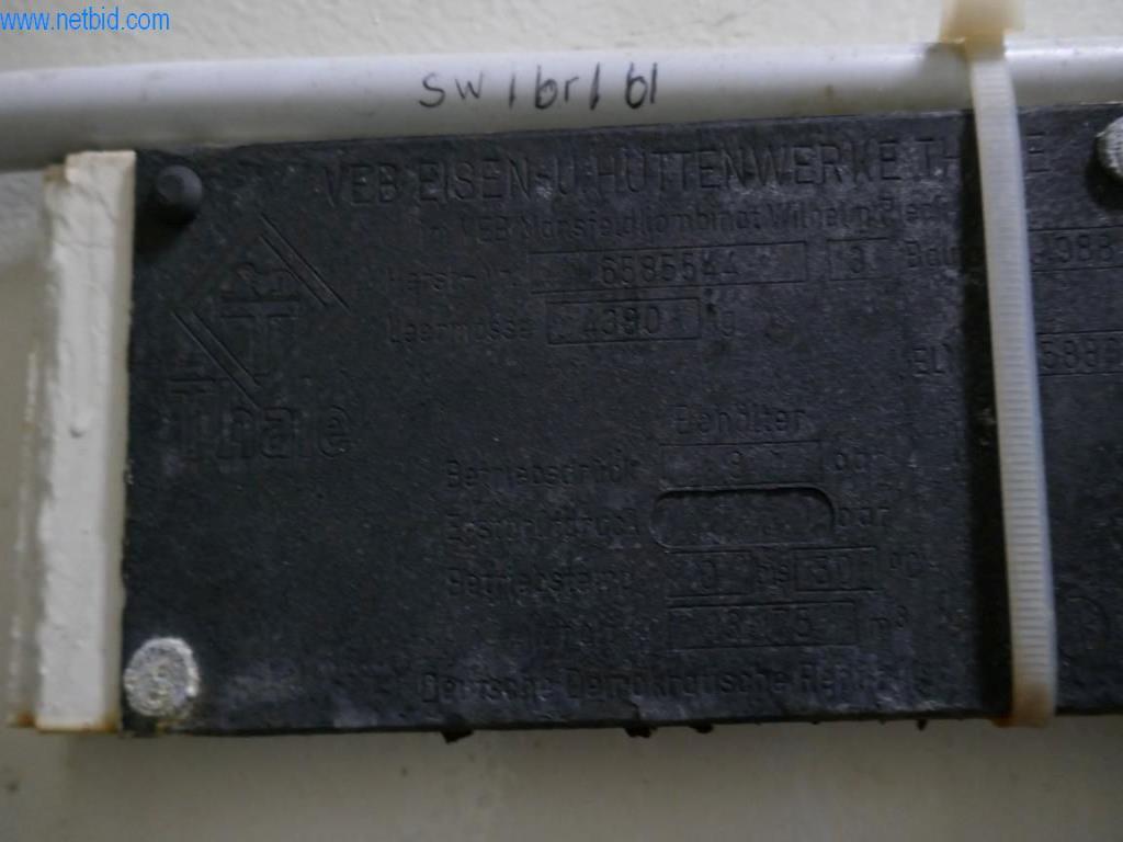 Machines, accessoires de machines, véhicules et stock de vins mousseux-8