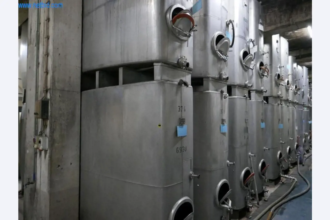 Máquinas, acessórios para máquinas, veículos e armazém de vinhos espumantes-1