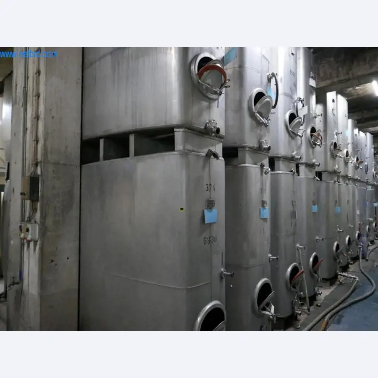 Máquinas, acessórios para máquinas, veículos e armazém de vinhos espumantes-1