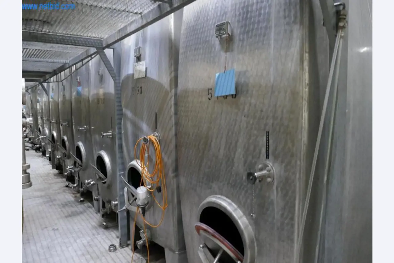 Máquinas, acessórios para máquinas, veículos e armazém de vinhos espumantes-6