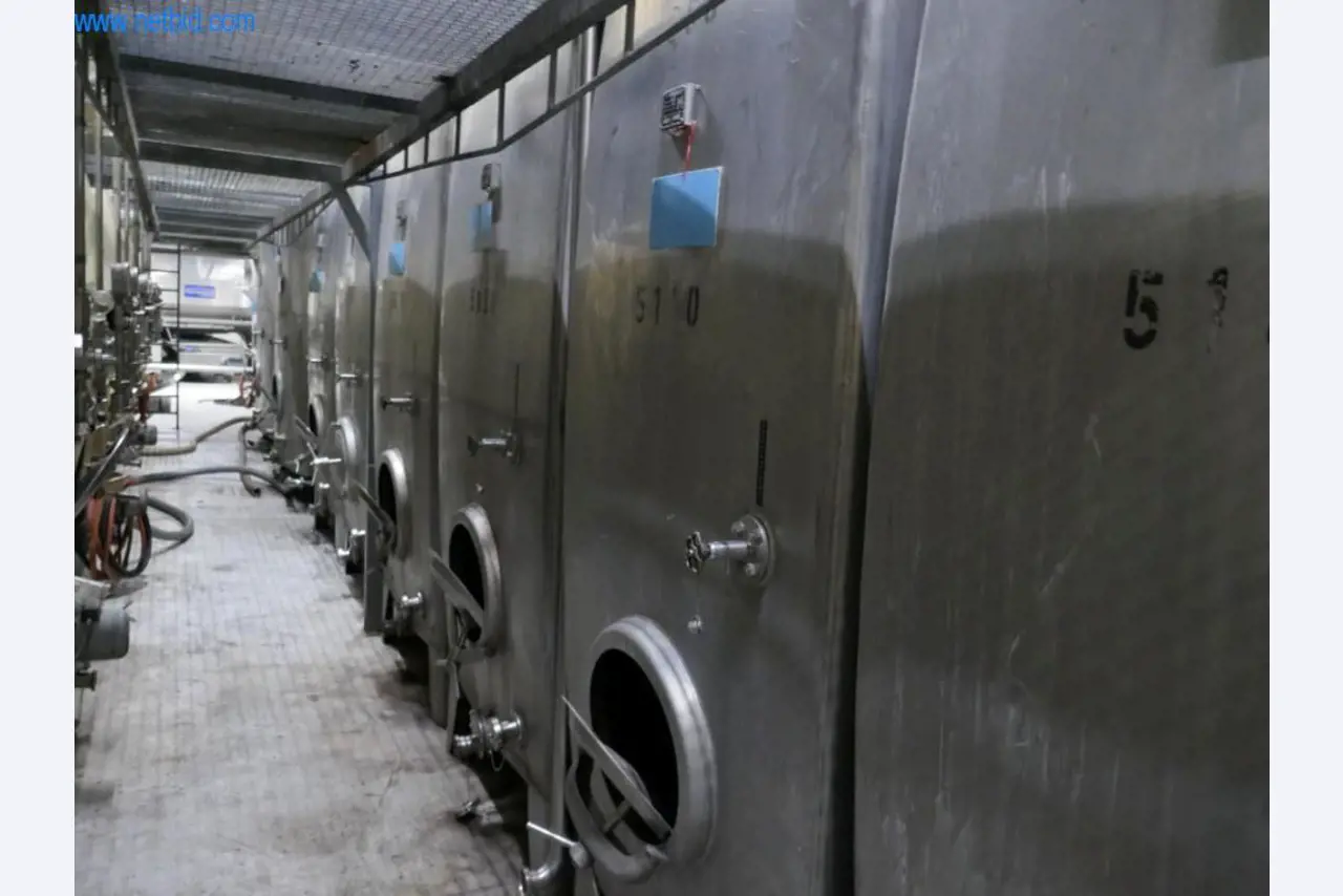 Máquinas, acessórios para máquinas, veículos e armazém de vinhos espumantes-7