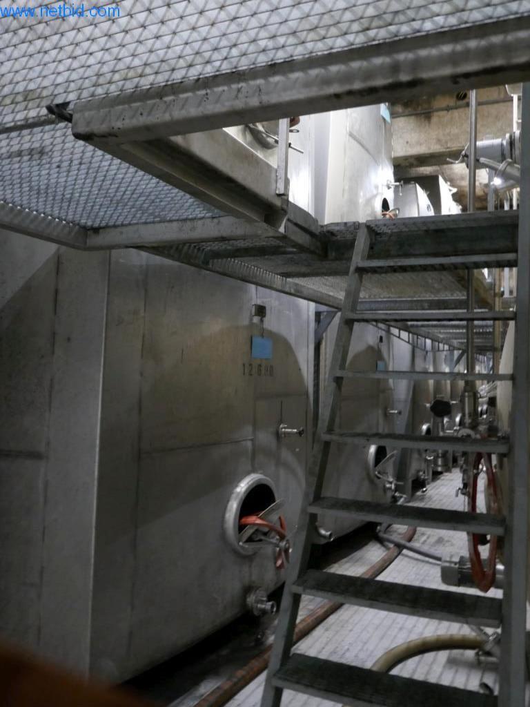 Máquinas, accesorios de máquinas, vehículos y almacén de vino espumoso-8