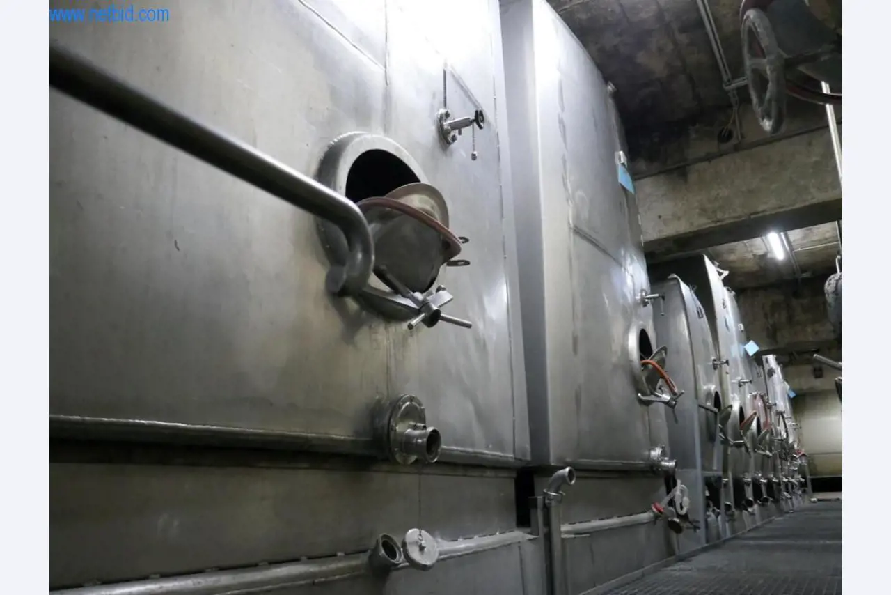 Máquinas, acessórios para máquinas, veículos e armazém de vinhos espumantes-9