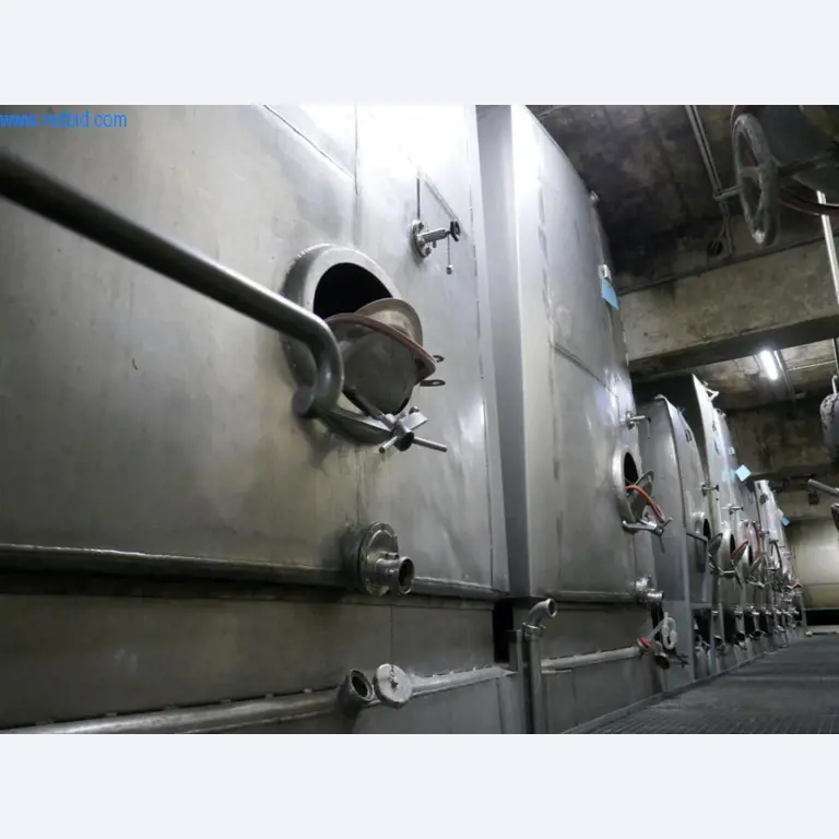 Máquinas, acessórios para máquinas, veículos e armazém de vinhos espumantes-9