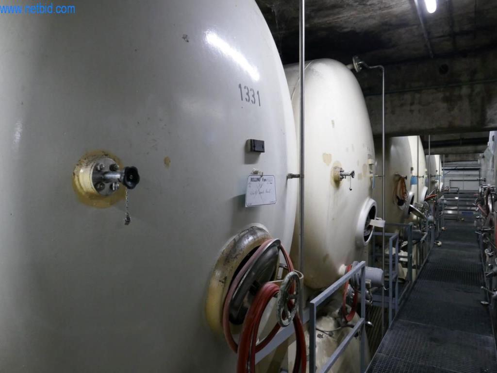 Stroje, příslušenství strojů, vozidla a sklad šumivého vína-2