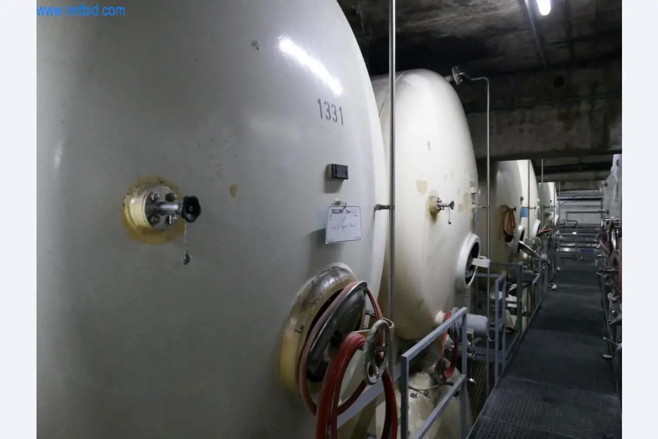 Máquinas, acessórios para máquinas, veículos e armazém de vinhos espumantes-2