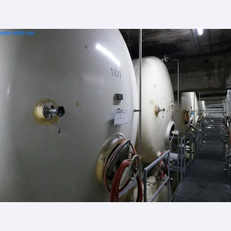 Máquinas, acessórios para máquinas, veículos e armazém de vinhos espumantes-2