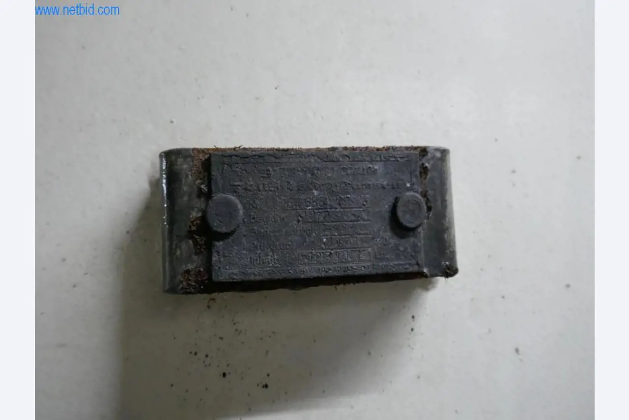 Máquinas, acessórios para máquinas, veículos e armazém de vinhos espumantes-3