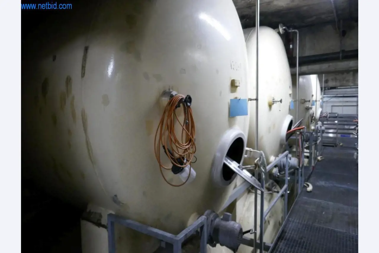 Máquinas, acessórios para máquinas, veículos e armazém de vinhos espumantes-4