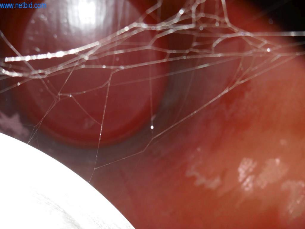 Stroje, příslušenství strojů, vozidla a sklad šumivého vína-6