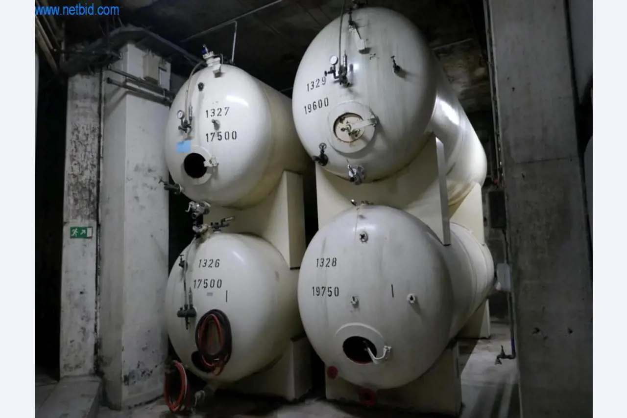 Máquinas, acessórios para máquinas, veículos e armazém de vinhos espumantes-1